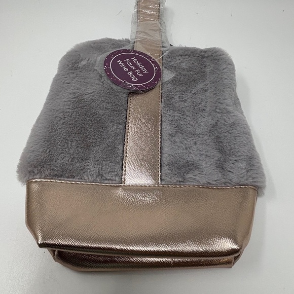 Holiday Faux Fur Two Bottle Wine Bag Gray Rose Gold Trim Handle Gifting Hostess - Picture 3 of 4